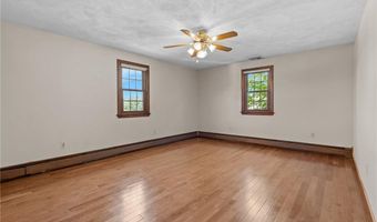 4 Karen Ln, Bristol, RI 02809