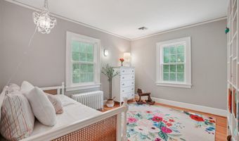 1805 ARMY NAVY Dr, Arlington, VA 22202