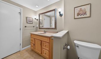 2 Spice Bush Ln, Branford, CT 06405