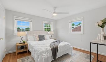 115 S IRIS St, Alexandria, VA 22304