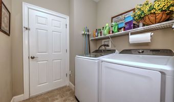61 Pondview Cir 61, Beacon Falls, CT 06403