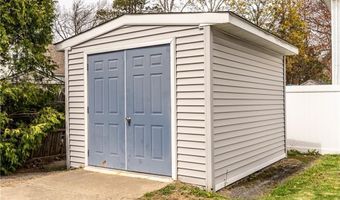 131 Roma St, East Providence, RI 02914