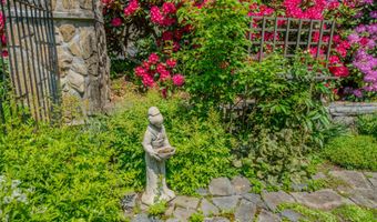 48 Old Searsport Ave, Belfast, ME 04915