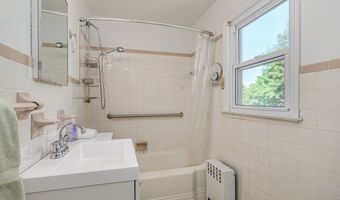 19 Valerie Ln, Danbury, CT 06811