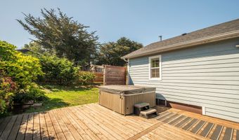 520 5TH St, Bandon, OR 97411