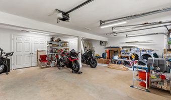 13 Windaway Rd, Bethel, CT 06801