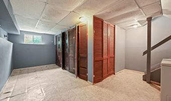 20 Sunshine Ln, Amityville, NY 11701