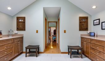 420 Fairway View Dr, Algonquin, IL 60102
