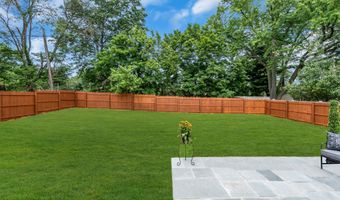 41 Avondale Ln, Aberdeen, NJ 07747