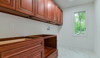 58 Fish Hawk Dr, Middletown, NJ 07748