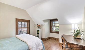 140 Library Ln, Banner Elk, NC 28604