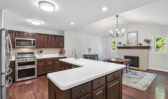 705 Lake Trl, Aurora, OH 44202