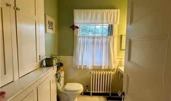 172 Bluff Ave, Cranston, RI 02905