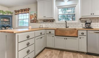 20440 147th St, Basehor, KS 66007