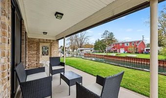 2037 W Park Dr, Algonac, MI 48001