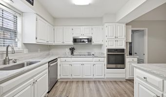 319 Eastview Dr, Biloxi, MS 39531