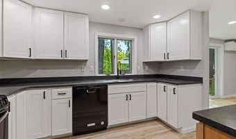 7 Philip Ave, Augusta, ME 04330
