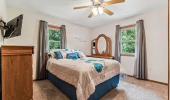2151 332nd Ave, Dyersville, IA 52040