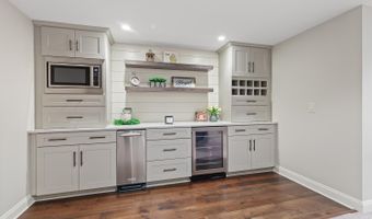 3120 Windmill Dr, Adrian, MI 49221