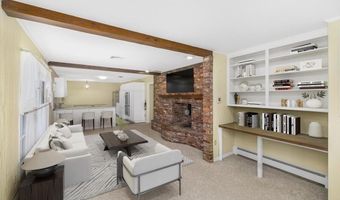 11 Strawberry Hill Rd, Bedford, NH 03110