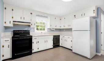 5 Austin Rd, Amherst, NH 03031