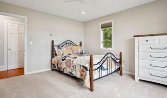 122 Pipers Pt, Alton, NH 03809
