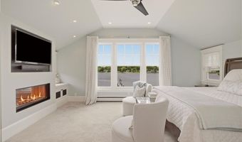 11 Opechee Dr, Barrington, RI 02806