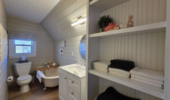 206 Edgewater Dr, Algonac, MI 48001