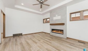 901 S Brek Ave, Brandon, SD 57005