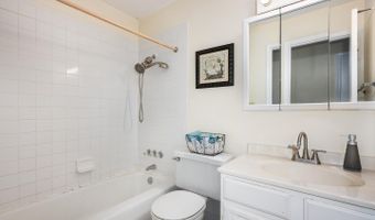 2407 S GOEBBERT Rd G202, Arlington Heights, IL 60005