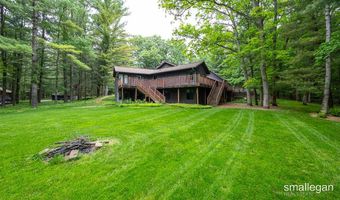550 Greentree Ln NE, Ada, MI 49301