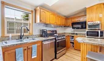 63 East Dr, East Providence, RI 02916