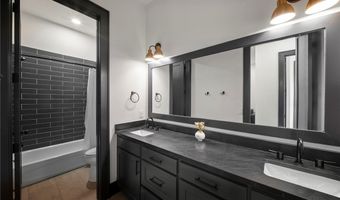 220 SE B St, Bentonville, AR 72712