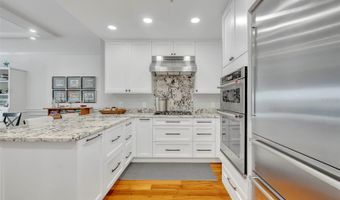 2305 EDGEWATER Dr 1602, Orlando, FL 32804