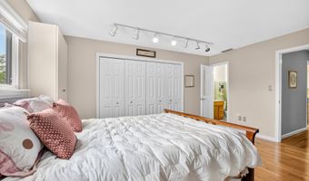 405 Timber Ln 405, Canton, CT 06019