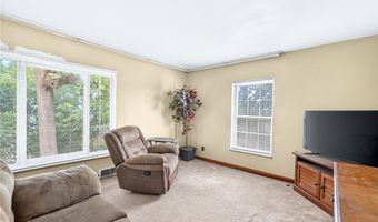 3 Solar Dr, Ambridge, PA 15003