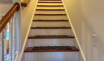 2 Beatrice Ln, Bristol, RI 02809