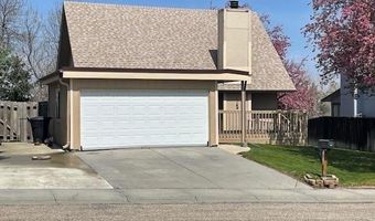 1020 Carriage Ln, Casper, WY 82609