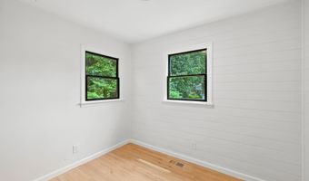 11 Budd Dr, Bethel, CT 06801