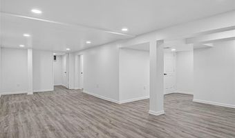 8664 Louise Ave, Allen Park, MI 48101