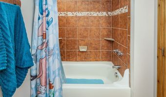 410 Peninsula Dr, Anderson, SC 29626