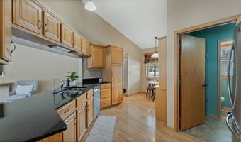 1502 Armstrong Cir NW, Alexandria, MN 56308