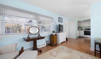 27 Woodward Rd, Lincoln, RI 02865