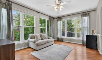 941 Par Dr, Algonquin, IL 60102