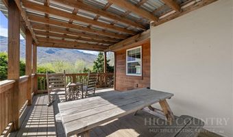 184 Dutch Treat Rd, Banner Elk, NC 28604