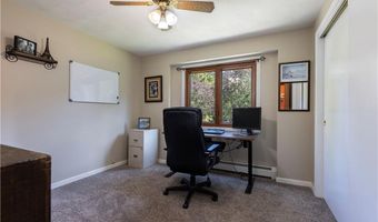 8 Robin Dr, North Kingstown, RI 02852