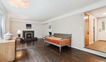 2422 Essex, Ann Arbor, MI 48104