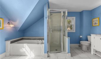 58 Second St, Newport, RI 02840