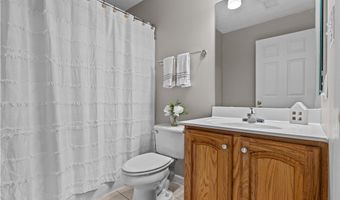 660 Village Green Blvd E, Adams Twp., PA 16046