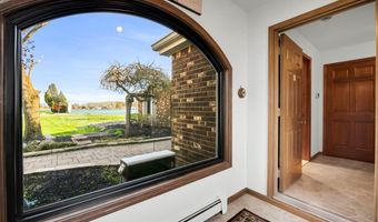 523 Lathrop Ave, Algonac, MI 48001